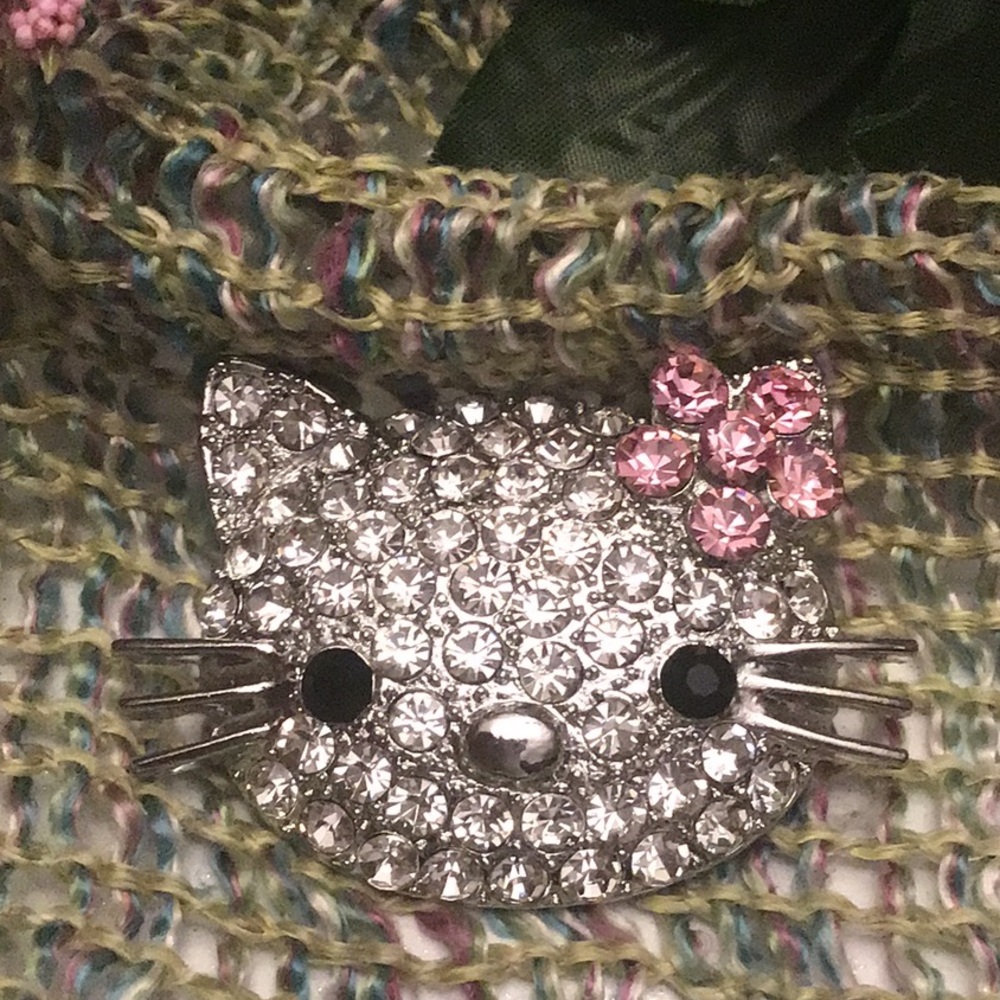 Hello Kitty Brooch - Picture 3 of 5